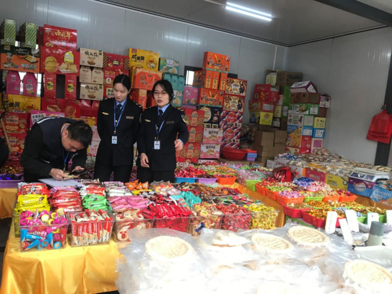 玉州区市场监督管理局开展春节前食品安全专项检查 守护群众“舌尖上的年味”